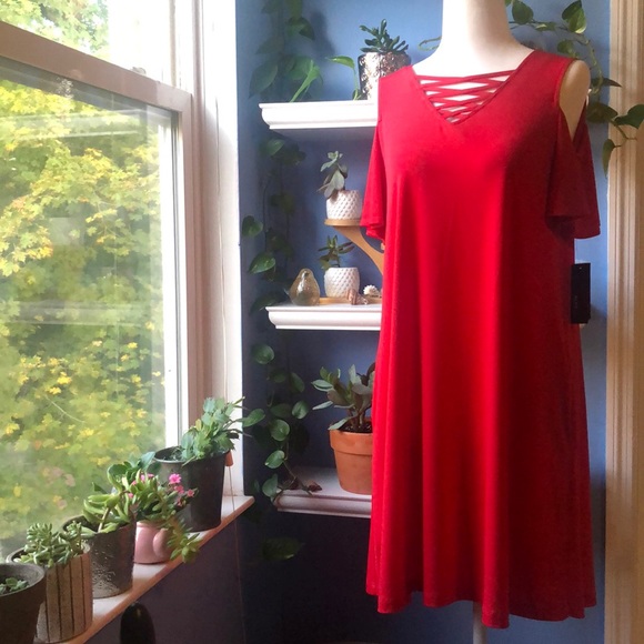Alyx Dresses & Skirts - 🌺NWT Petite Red cold shoulder dress w/ pockets🌺